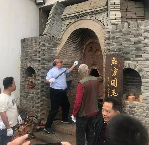  香港知識產(chǎn)權(quán)交易所將為景德鎮(zhèn)地區(qū)的藝術(shù)瓷和生活用瓷帶來數(shù)十億的產(chǎn)值！